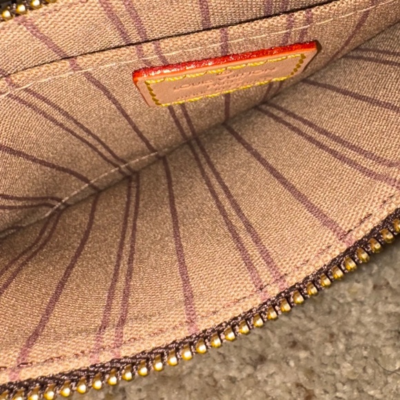 Louis Vuitton wallet - Picture 2 of 2